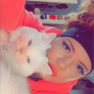 Meet your Posher, Keeley